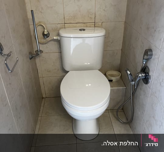 אסלה עם ברז ומקלחת יד